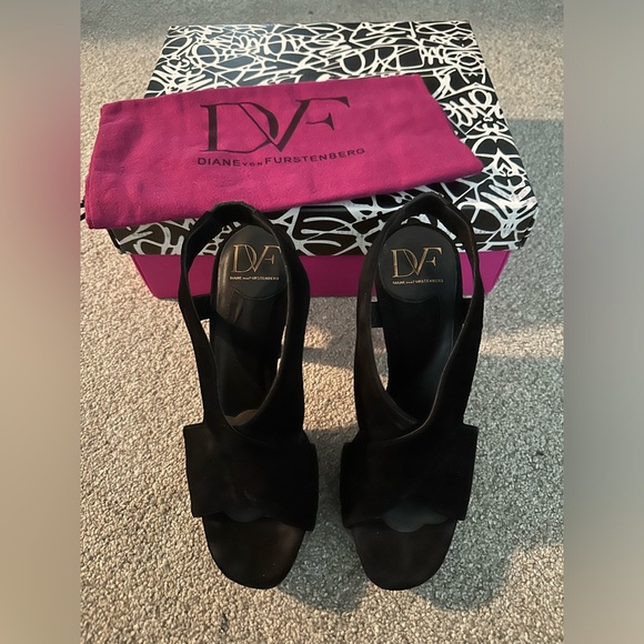 Diane Von Furstenberg criss cross suede heels, black, size 5 - Picture 5 of 7
